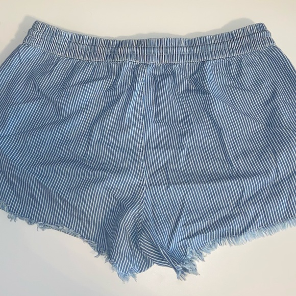 American Eagle pin striped shorts - Picture 3 of 4